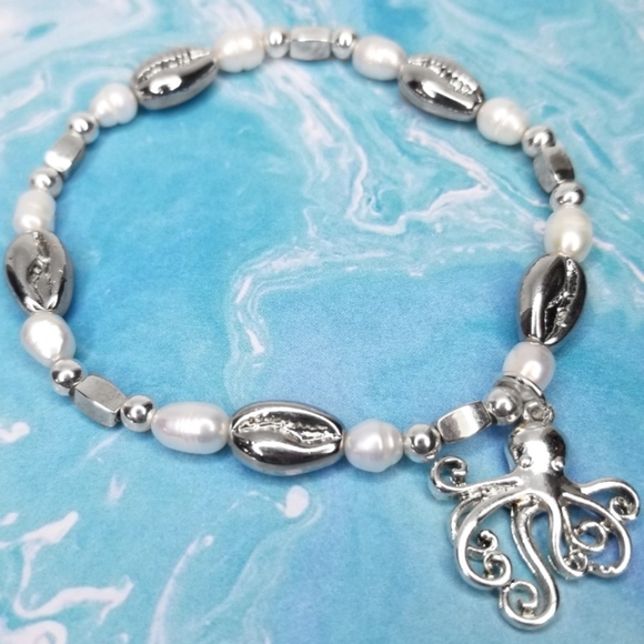Freshwater Pearl Bracelet with Octopus Charm - Picture 3 of 4